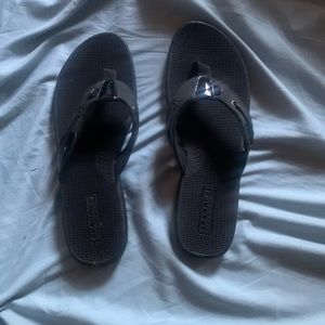 Sperrys women’s size 11 flip flops! Never worn!